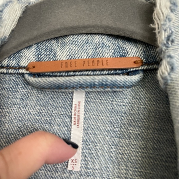 “Like New” Condition- Free People Jeans Jacket - Picture 9 of 9